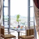 Chateau De Hotel 5*