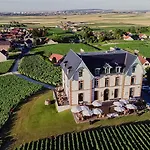 Chateau De Hotel 5*