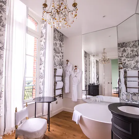 فندق Chateau De 5*